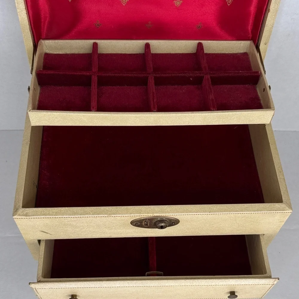 1950s Mele Leatherette Red Lined Jewelry Box With Compartments & Latch (no key)